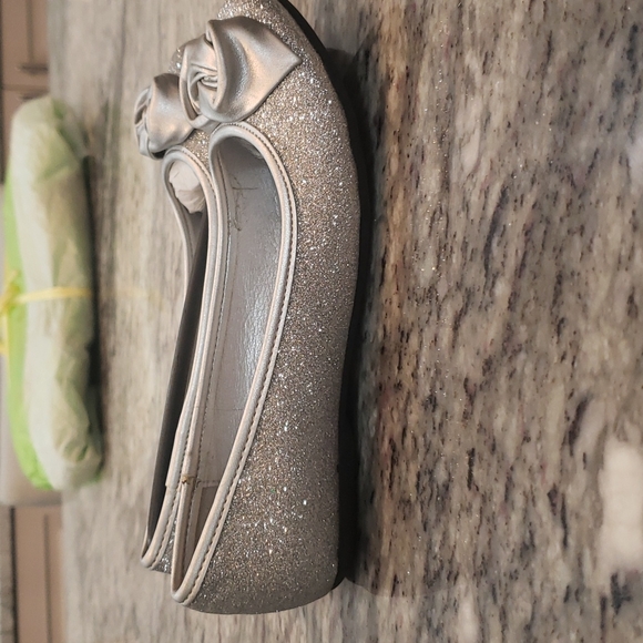 NWOT MIA Kids SILVER SPARKLE SHOE - Picture 2 of 7